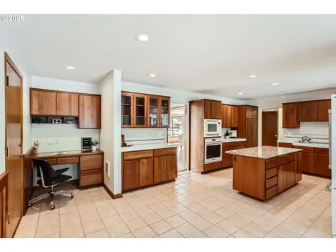 9645 SW Vista Place Portland OR 97225