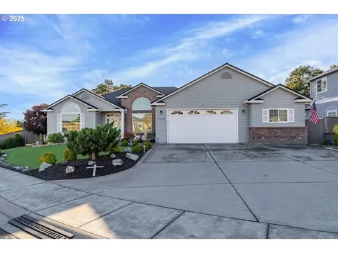 223 Ridgeway Avenue Central Point OR 97502