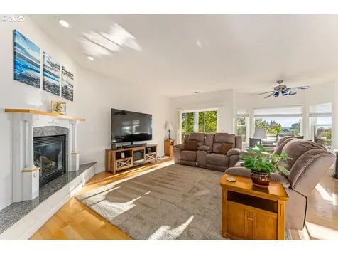 223 Ridgeway Avenue Central Point OR 97502