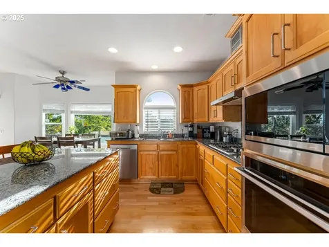 223 Ridgeway Avenue Central Point OR 97502
