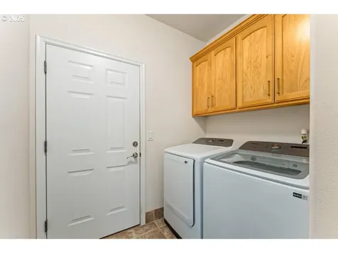 223 Ridgeway Avenue Central Point OR 97502