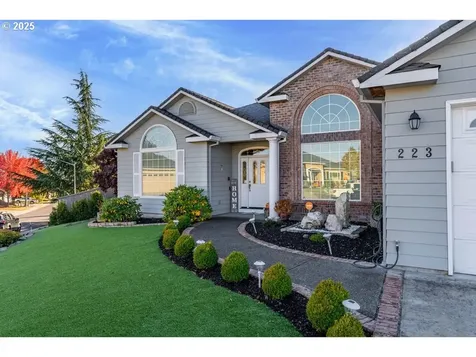 223 Ridgeway Avenue Central Point OR 97502
