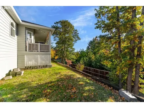 223 Ridgeway Avenue Central Point OR 97502