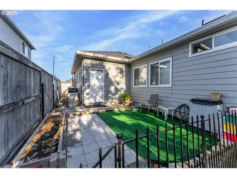 223 Ridgeway Avenue Central Point OR 97502