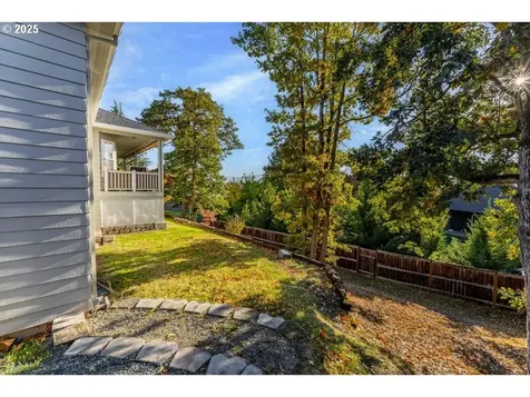 223 Ridgeway Avenue Central Point OR 97502