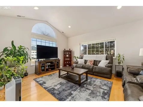 223 Ridgeway Avenue Central Point OR 97502
