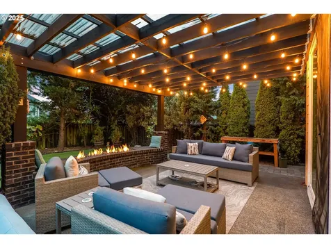 5271 N Wedgewood Loop Newberg OR 97132
