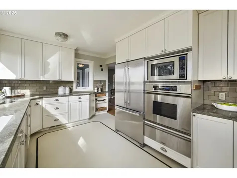 3165 SW 82nd Avenue Portland OR 97225