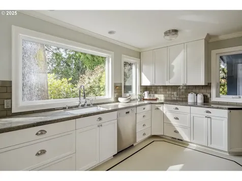 3165 SW 82nd Avenue Portland OR 97225