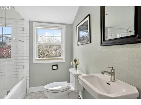 6721 SE 34th Avenue Portland OR 97202