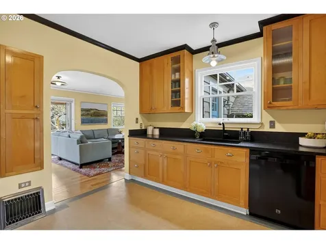 6721 SE 34th Avenue Portland OR 97202
