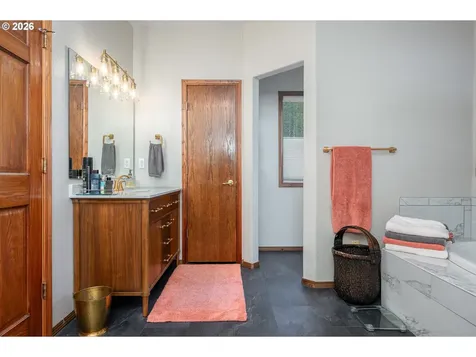 610 NE Sundance Court Hillsboro OR 97124