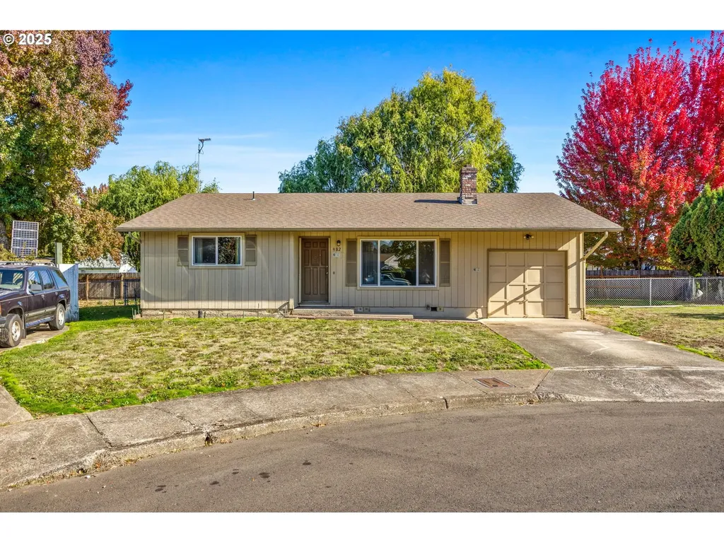982 Queen Court NE Salem OR 97301
