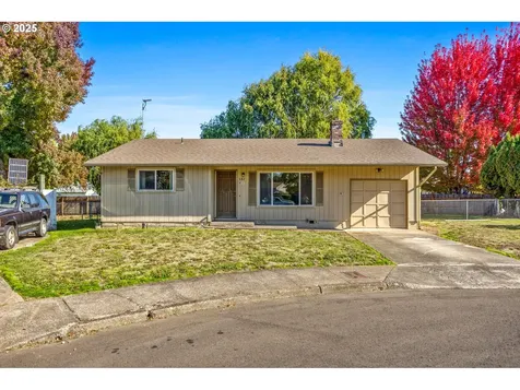 982 Queen Court NE Salem OR 97301