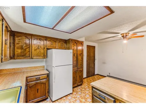 982 Queen Court NE Salem OR 97301