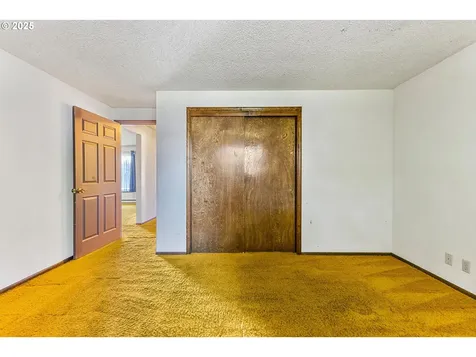 982 Queen Court NE Salem OR 97301