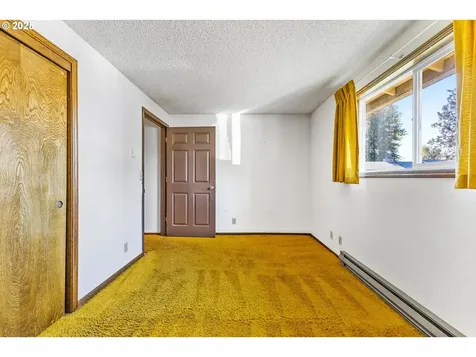 982 Queen Court NE Salem OR 97301