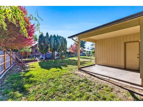 982 Queen Court NE Salem OR 97301
