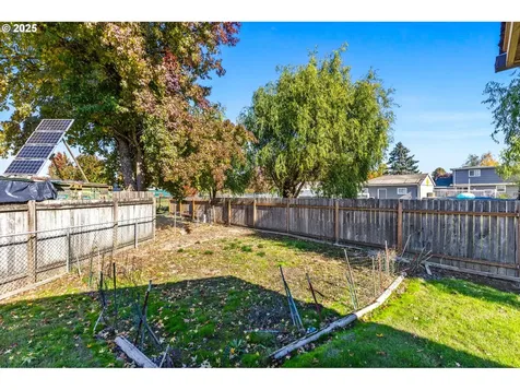 982 Queen Court NE Salem OR 97301