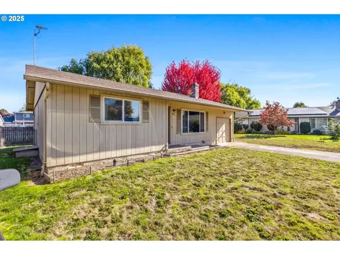 982 Queen Court NE Salem OR 97301