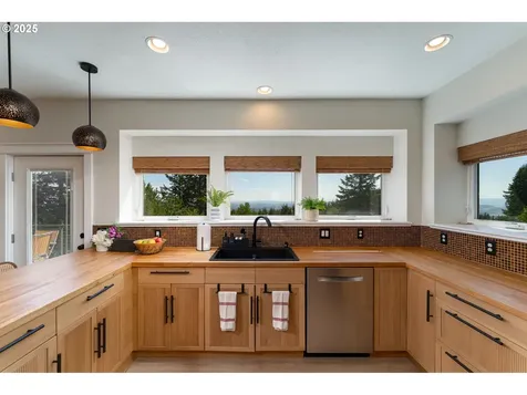 27200 NE Mountain Top Road Newberg OR 97132