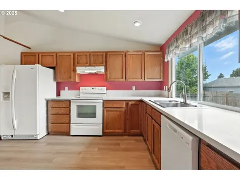 15809 NE Hancock Street Portland OR 97230