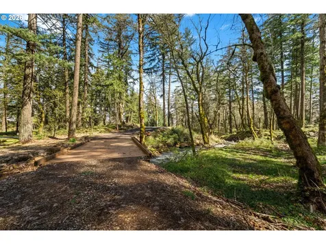 445 Country Club Road Hood River OR 97031