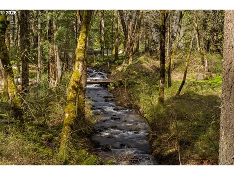 445 Country Club Road Hood River OR 97031