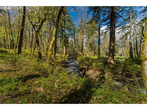 445 Country Club Road Hood River OR 97031