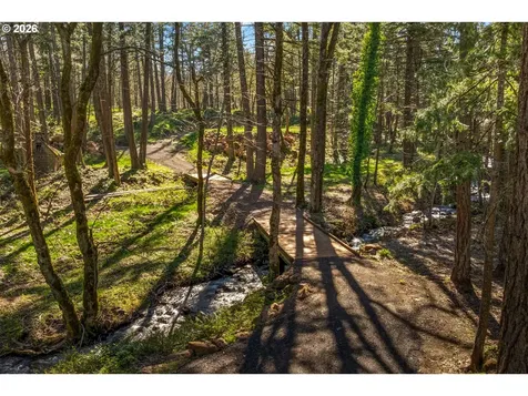 445 Country Club Road Hood River OR 97031