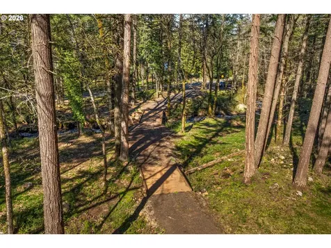 445 Country Club Road Hood River OR 97031