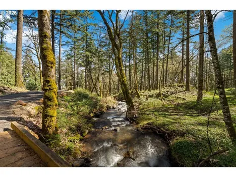 445 Country Club Road Hood River OR 97031