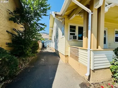 2106 Cedar Street La Grande OR 97850