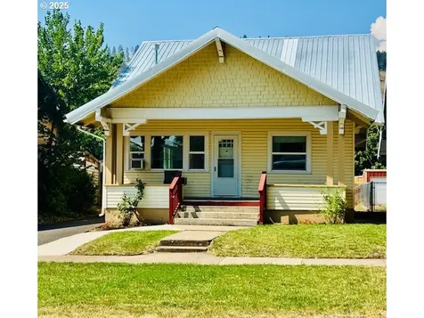 2106 Cedar Street La Grande OR 97850