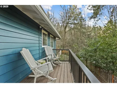3859 NW Thurman Street Portland OR 97210