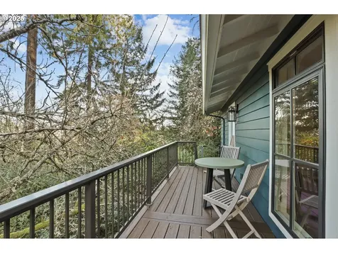 3859 NW Thurman Street Portland OR 97210