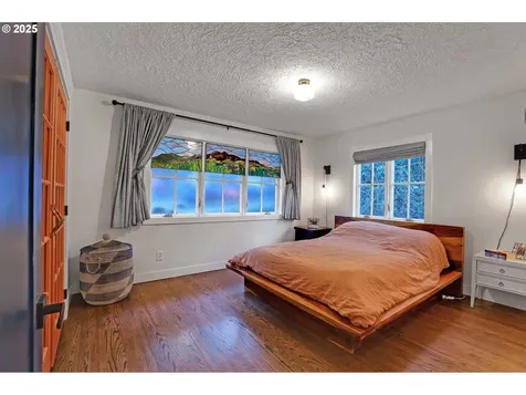 3859 NW Thurman Street Portland OR 97210