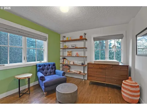 3859 NW Thurman Street Portland OR 97210