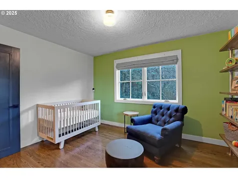 3859 NW Thurman Street Portland OR 97210