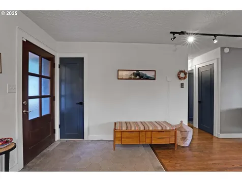 3859 NW Thurman Street Portland OR 97210