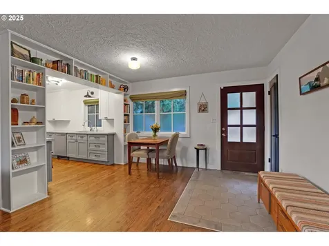 3859 NW Thurman Street Portland OR 97210