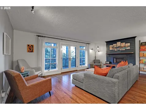 3859 NW Thurman Street Portland OR 97210