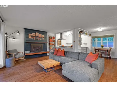 3859 NW Thurman Street Portland OR 97210