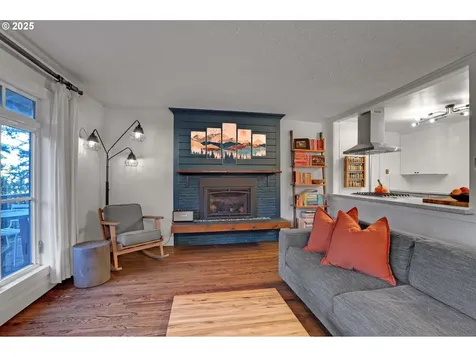 3859 NW Thurman Street Portland OR 97210