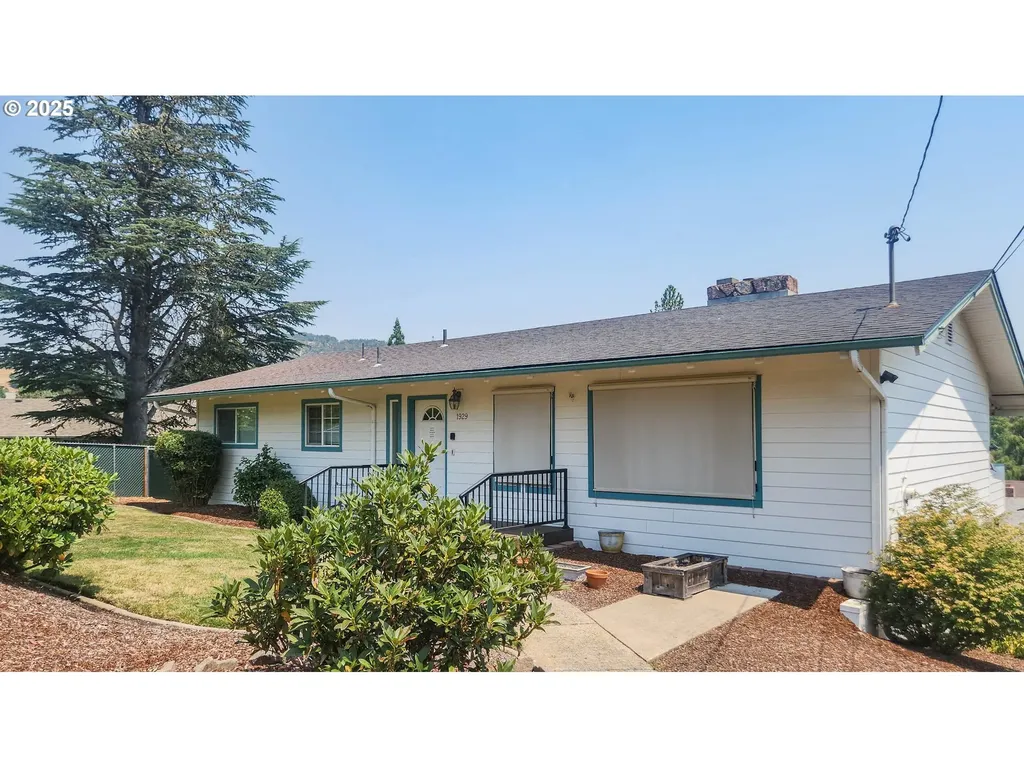 1929 NW Lynwood Street Roseburg OR 97471