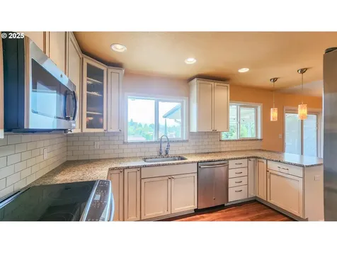 1929 NW Lynwood Street Roseburg OR 97471