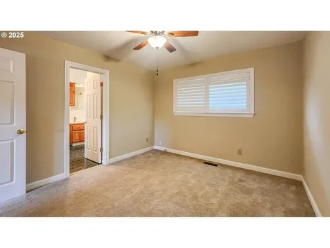 1929 NW Lynwood Street Roseburg OR 97471