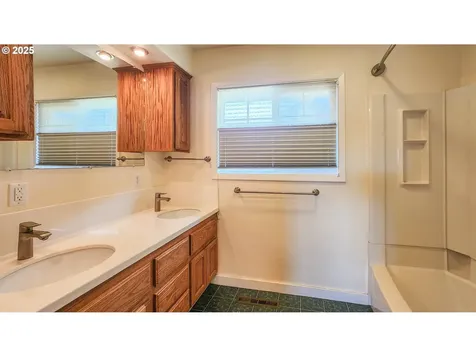 1929 NW Lynwood Street Roseburg OR 97471