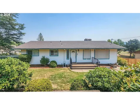 1929 NW Lynwood Street Roseburg OR 97471