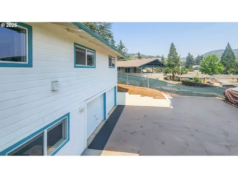 1929 NW Lynwood Street Roseburg OR 97471